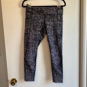 Black and white pebbled lululemon leggings size large